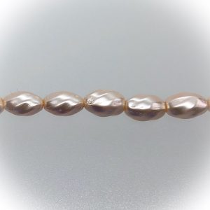 Helmiäislasihelmi Tsekki taivutettu ovaali 9x6 mm, Vaalea persikka pinkki