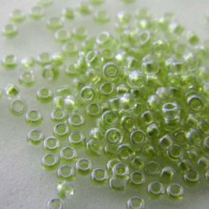 15.91527 - Sparkling peridot lined crystal