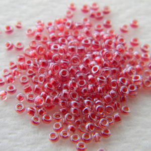 15.91554 - Sparkling maroon lined crystal