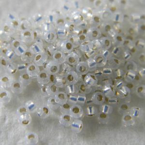 15.9551 - Gilt lined white opal