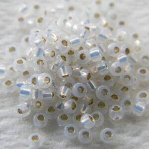 11.9551 - White gilt lined opal