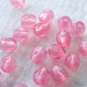 Pyöreä fasettihelmi 4mm Milky rose, 50kpl
