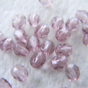 Pyöreä fasettihelmi 4mm Light amethyst, 50kpl