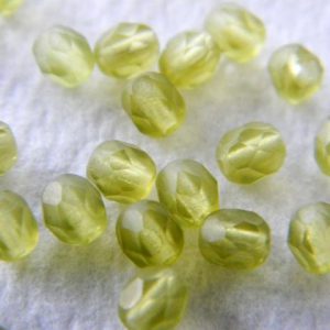 Pyöreä fasettihelmi 4mm Matte olivine, 50kpl