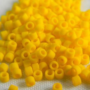 DB1582 - Matte opaque canary, 5g