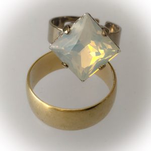 Palladium plated ring, Swarovski, white opal