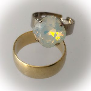 Palladium plated ring, Swarovski, white opal
