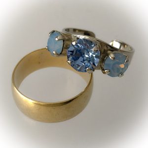 Rhodium plated ring, Swarovski, blue opal/light sapphire