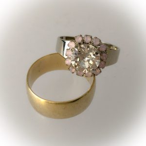 Rhodium plated ring, Swarovski, rose water opal/crystal