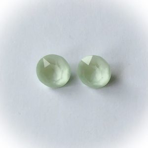 1088 Swarovski chaton SS39, 8mm Powder green