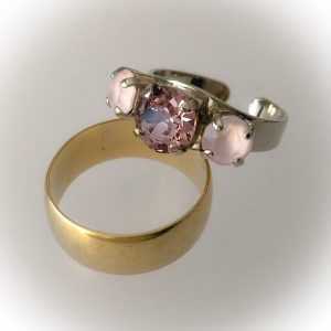 Rhodium plated ring, Swarovski, powder pink/light amethyst