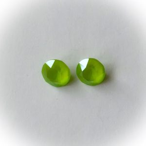 1088 Swarovski chaton SS39, 8mm Crystal lime