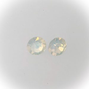 Preciosa chaton 8.2mm White opal, 4kpl